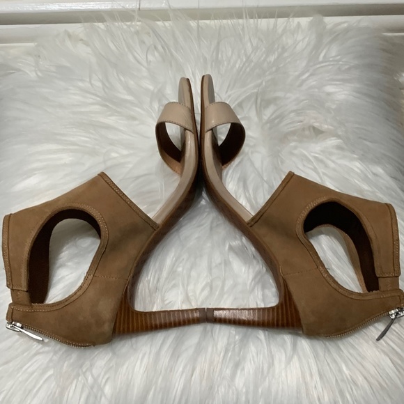 NEW 🔥TAHARI SUEDE LEATHER 🔥HEEL SANDALS - SZ 7  BROWN BEIGE OPEN TOE BACK ZIP - Picture 4 of 8